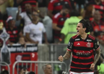 Pedro valoriza vitória do Flamengo, mas faz alerta para queda de rendimento no segundo tempo