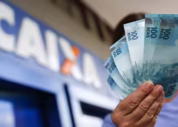 Governo prevê salário mínimo de R$ 1.502 em 2025 e R$ 1.722 em 2028
