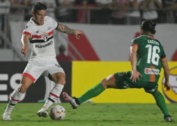 São Paulo sofre, mas vence Cobresal no apagar das luzes e respira na Libertadores
