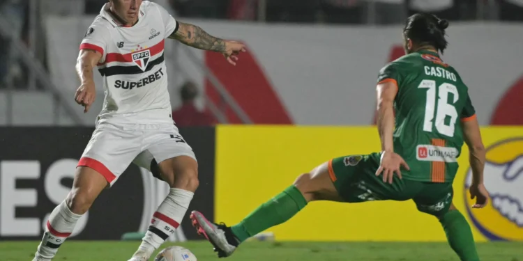 São Paulo sofre, mas vence Cobresal no apagar das luzes e respira na Libertadores