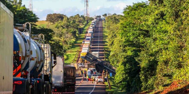 Motorista envolvido em batida com 6 mortes na BR-163 tinha 9 multas, entre elas ultrapassagem proibida
