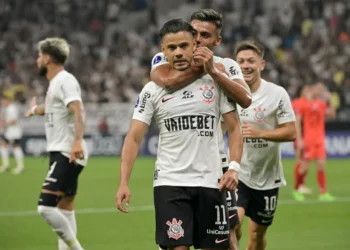 Corinthians goleia Nacional com show de Romero e vence a primeira na Sul-Americana