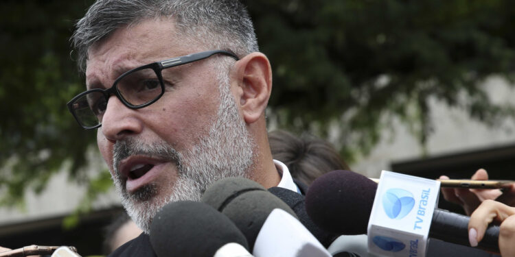 PSL expulsa deputado federal Alexandre Frota