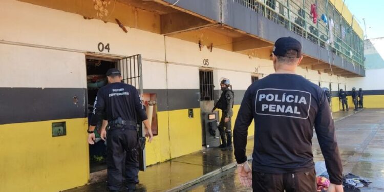 Celulares, drogas e explosivos são encontrados em penitenciária de Dourados