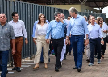 Eduardo Riedel chega a agenda com Lula na JBS: ‘importante para o desenvolvimento de MS’