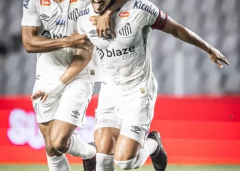 Com placar elástico, Santos vence Guarani na Vila e volta à liderança da Série B