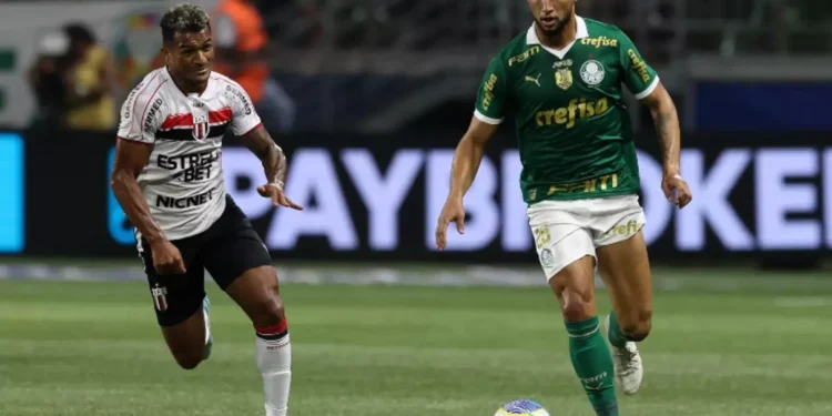 Estêvão marca no final e garante vitória do Palmeiras sobre o Botafogo-SP na Copa do Brasil