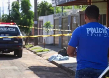 Homem morre com pelo menos 4 tiros nas Moreninhas
