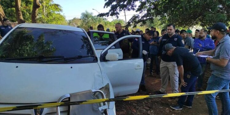 Casal é fuzilado em veículo e criança é ‘poupada’ por atiradores na fronteira