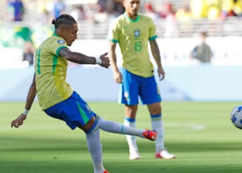 Brasil só empata com a Colômbia e pega o Uruguai nas quartas da Copa América