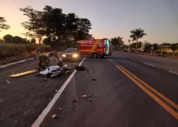 Caminhoneiro foge após acidente com morte de motociclista na BR-262