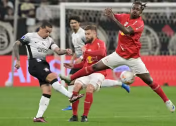 Nos pênaltis, Hugo Souza brilha e Corinthians elimina o Bragantino na Sul-Americana