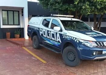 Furiosa, mulher espanca filho ao saber que ele quase foi atropelado e vai presa em MS
