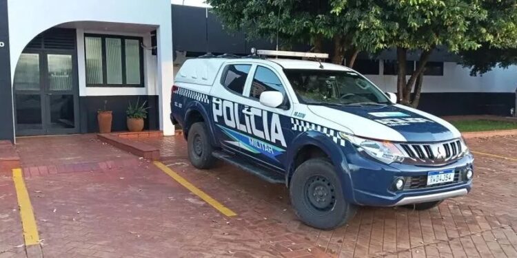 Furiosa, mulher espanca filho ao saber que ele quase foi atropelado e vai presa em MS