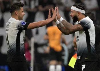 Corinthians volta a vencer o Fortaleza e vai à semifinal da Sul-Americana