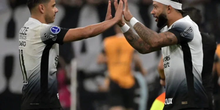 Corinthians volta a vencer o Fortaleza e vai à semifinal da Sul-Americana