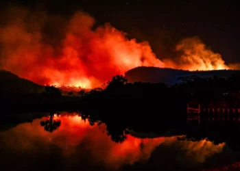 Incêndios consomem enormes áreas de vegetação e preocupam Bombeiros em São Gabriel do Oeste