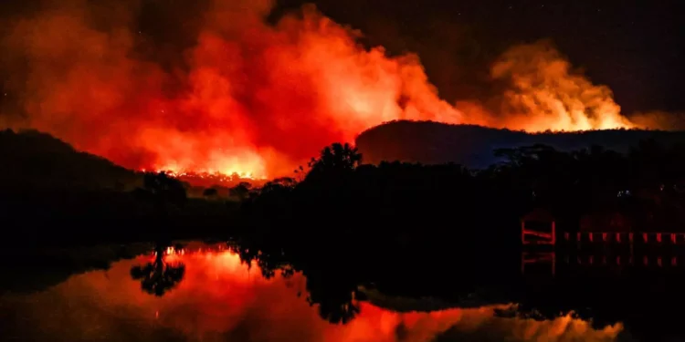 Incêndios consomem enormes áreas de vegetação e preocupam Bombeiros em São Gabriel do Oeste