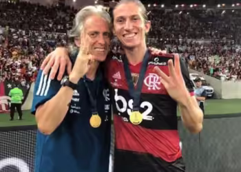 Fazer tudo diferente de Tite. Principalmente atacar. Essa é a missão de Filipe Luís no Flamengo. “Meu pecado é não ter medo”