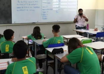 Governo abre 98 novas vagas em processo seletivo para agentes de limpeza e merenda