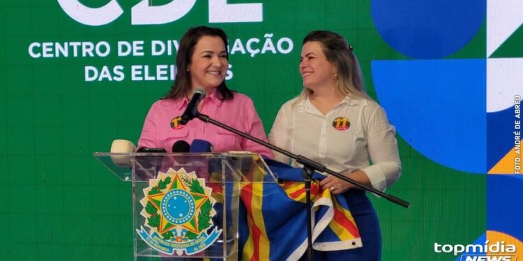 Reeleita com grande leque de apoios, Adriane diz que vai manter time de gestão