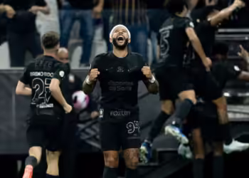 Corinthians encara Racing pela semi da Sul-Americana mirando título em ano desastroso