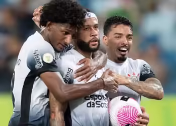 Corinthians vence o Cuiabá e sai da zona de rebaixamento do Brasileirão