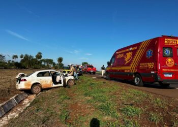 Batida entre carro e carreta deixa um ferido na BR-262, em Terenos