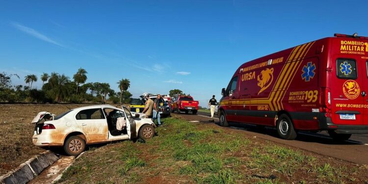 Batida entre carro e carreta deixa um ferido na BR-262, em Terenos