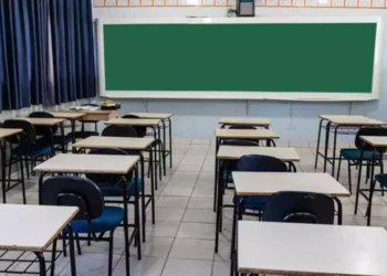 Professor que chamou alunos de ‘pobres’ já teria assediado menina em troca de nota alta na prova