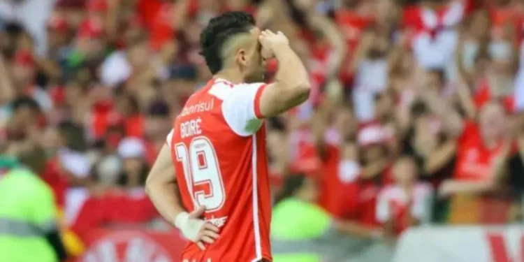 Internacional vence o Fluminense e assume posição no G4