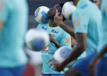 Brasil fecha temporada diante do Uruguai pelas Eliminatórias da Copa.