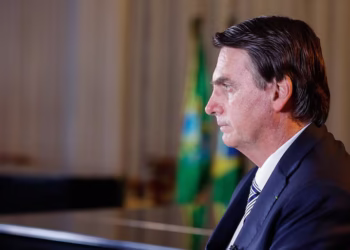 Militar diz que Bolsonaro recuou após golpe fracassado no Peru; ex-presidente nega acusações