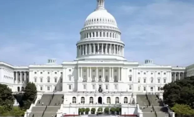 Acusados por invasão do Capitólio esperam indulto de Trump