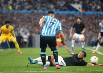 Corinthians leva virada em 3 minutos e cai na semi da Sul-Americana