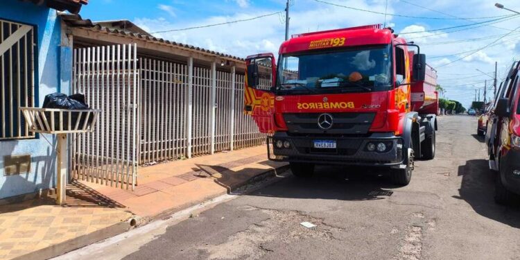 Mulher nua é encontrada morta em cima da cama na Moreninha II