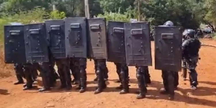 Protesto de indígenas por falta de água na MS-156 acaba com tiros de bala de borracha e pastor ferido