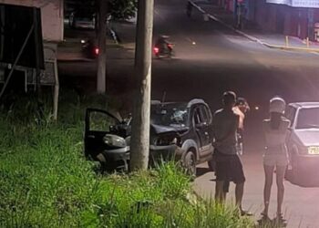 Motorista perde controle do carro, bate em poste e morre em Paranaíba