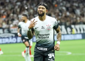 Corinthians vence o Bahia com brilho de Memphis e se aproxima da Libertadores