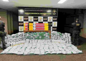 Motorista de carro com mais de R$ 800 mil em agrotóxicos e celulares sai da pista e acaba preso