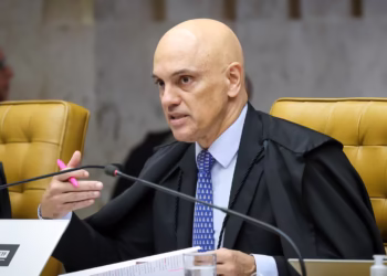 Moraes não devolve passaporte de Bolsonaro e nega viagem à posse de Donald Trump