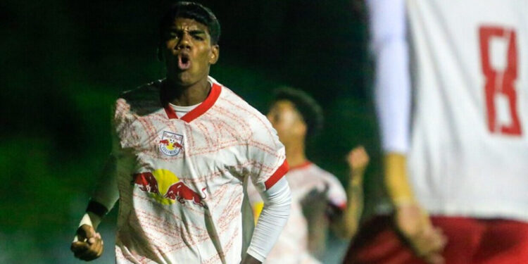 Bragantino passa fácil pelo Flamengo e é último classificado para a terceira fase