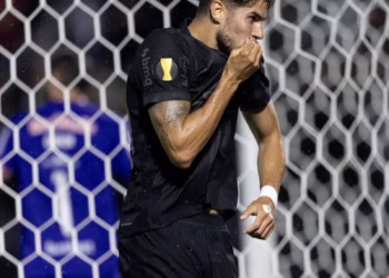 “Eu tenho o melhor ataque do Brasil.” Ramón Díaz celebra a vitória do Corinthians diante do Bragantino. Décimo triunfo seguido