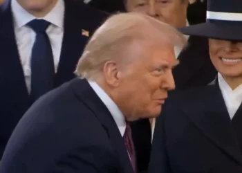 Trump se torna 47º presidente dos Estados Unidos após prestar juramento em cerimônia