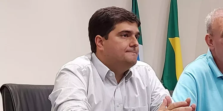 Inquérito investiga suposta autopromoção de ex-prefeito do PSDB