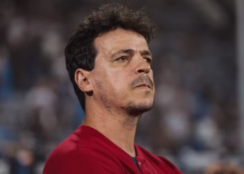 Diretor do São Paulo nega conversas por Diniz e banca Zubeldía