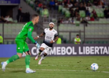 Corinthians irreconhecível. Menosprezou a fraquíssima Universidad Central. Poderia golear. Empatou. Castigo mais que merecido
