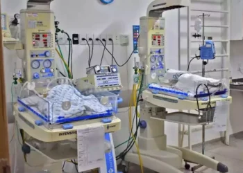 Bebê de 6 meses morre em hospital e padrasto é suspeito de assassinato
