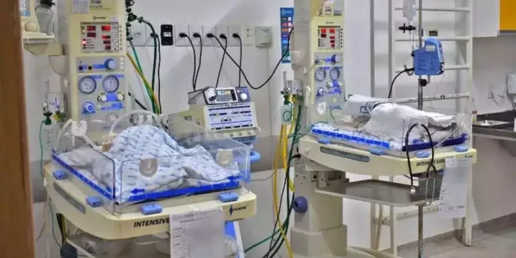 Bebê de 6 meses morre em hospital e padrasto é suspeito de assassinato