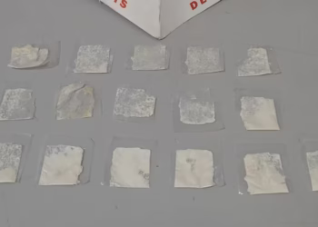 Filha de traficante confunde cocaína com doce e 20 crianças vão parar em hospital em MG